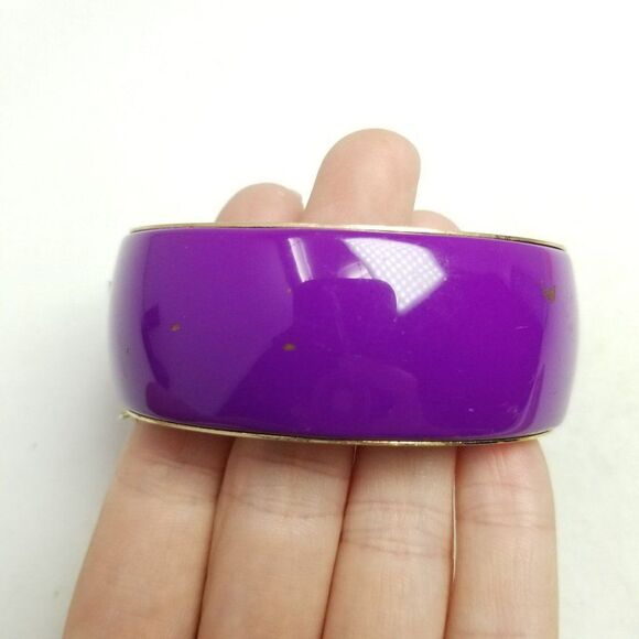 Vintage Wide Purple Enamel Hinged Bangle Bracelet with Security Chain, Estate - Picture 1 of 8